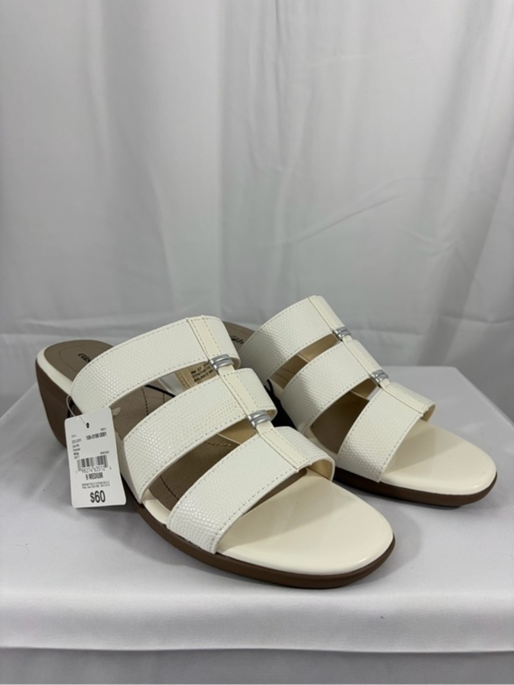 NWT East 5th Women’s Size 9 White Strappy Slide 2.5 Inch Wedge Sandals